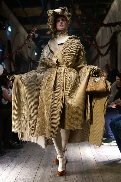 Look 27